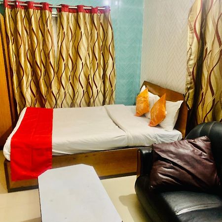 Hotel Bengal -100M From Park Circus 7 Point Колката Екстериор снимка