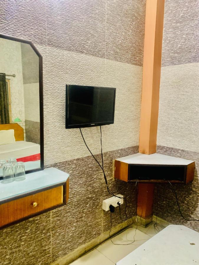 Hotel Bengal -100M From Park Circus 7 Point Колката Екстериор снимка