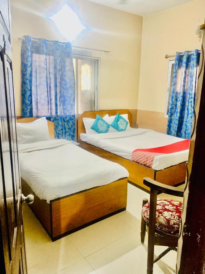 Hotel Bengal -100M From Park Circus 7 Point Колката Екстериор снимка