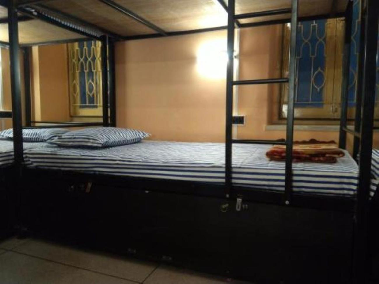 Hotel Bengal -100M From Park Circus 7 Point Колката Екстериор снимка
