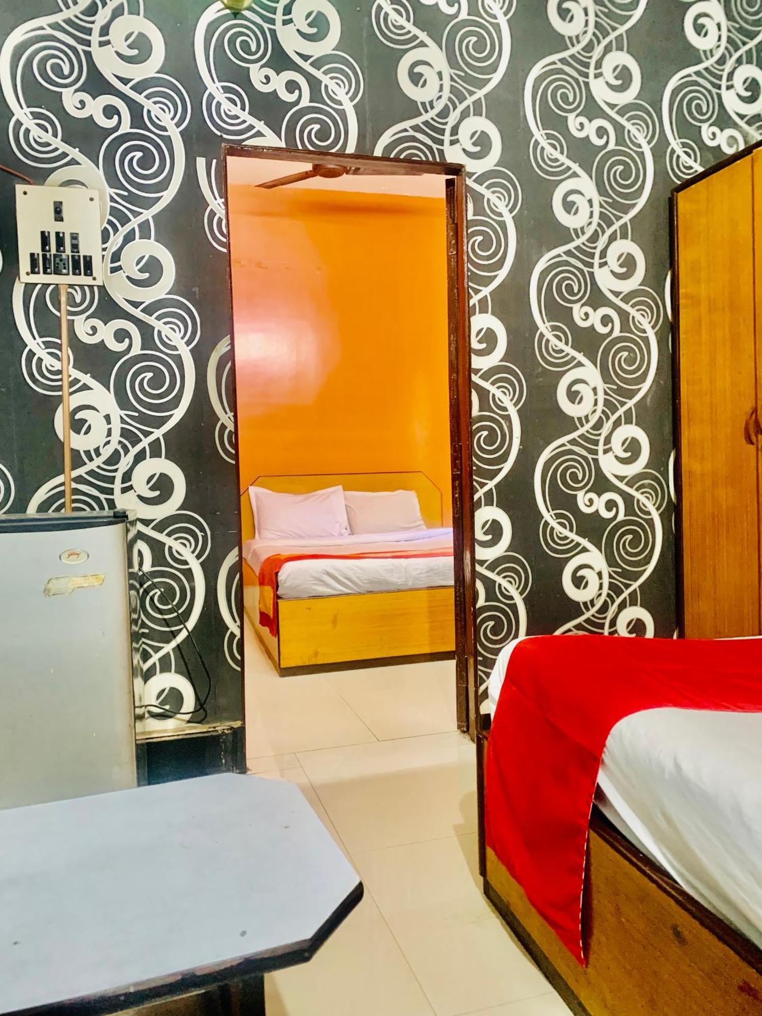 Hotel Bengal -100M From Park Circus 7 Point Колката Екстериор снимка