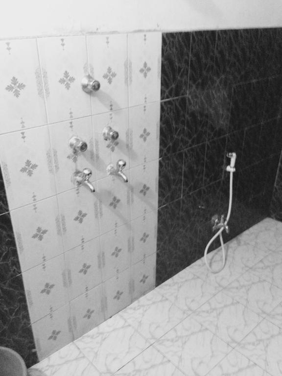 Hotel Bengal -100M From Park Circus 7 Point Колката Екстериор снимка